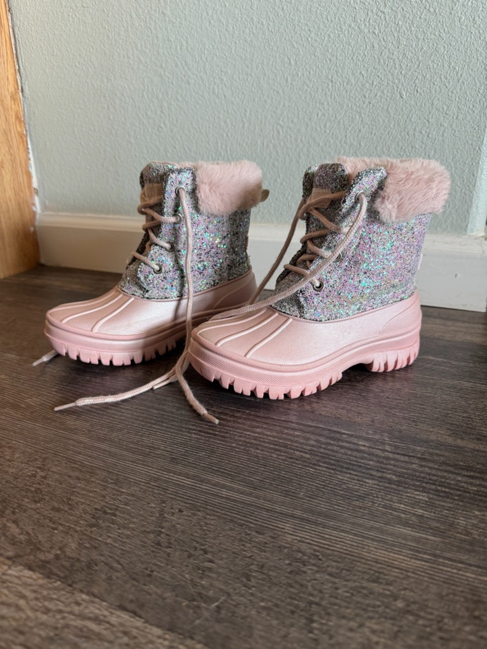 Magellan Outdoors Girls Pink Glitter Lace-Up Snow Boots with Faux Fur Size 12